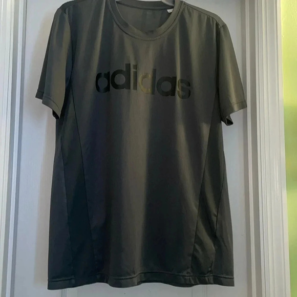 Adidas Short  Sleeve Tee Shirt - Picture 1 of 4